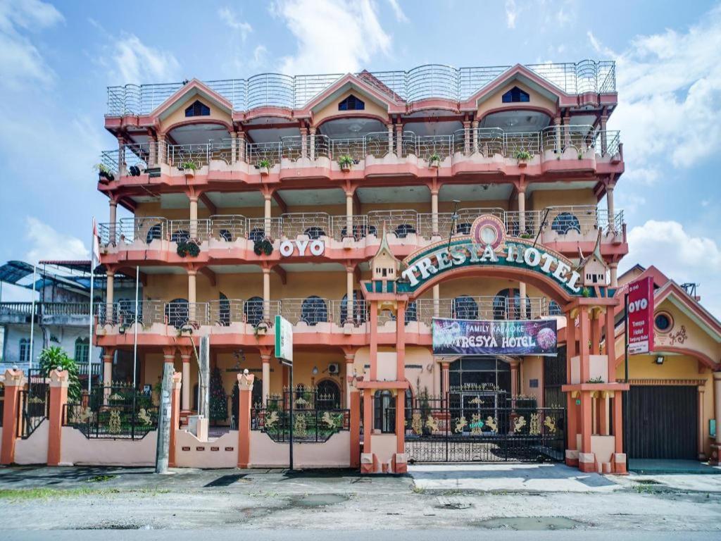 Oyo 1140 Hotel Tresya Tanjung Balai Tanjungbalai Exterior foto